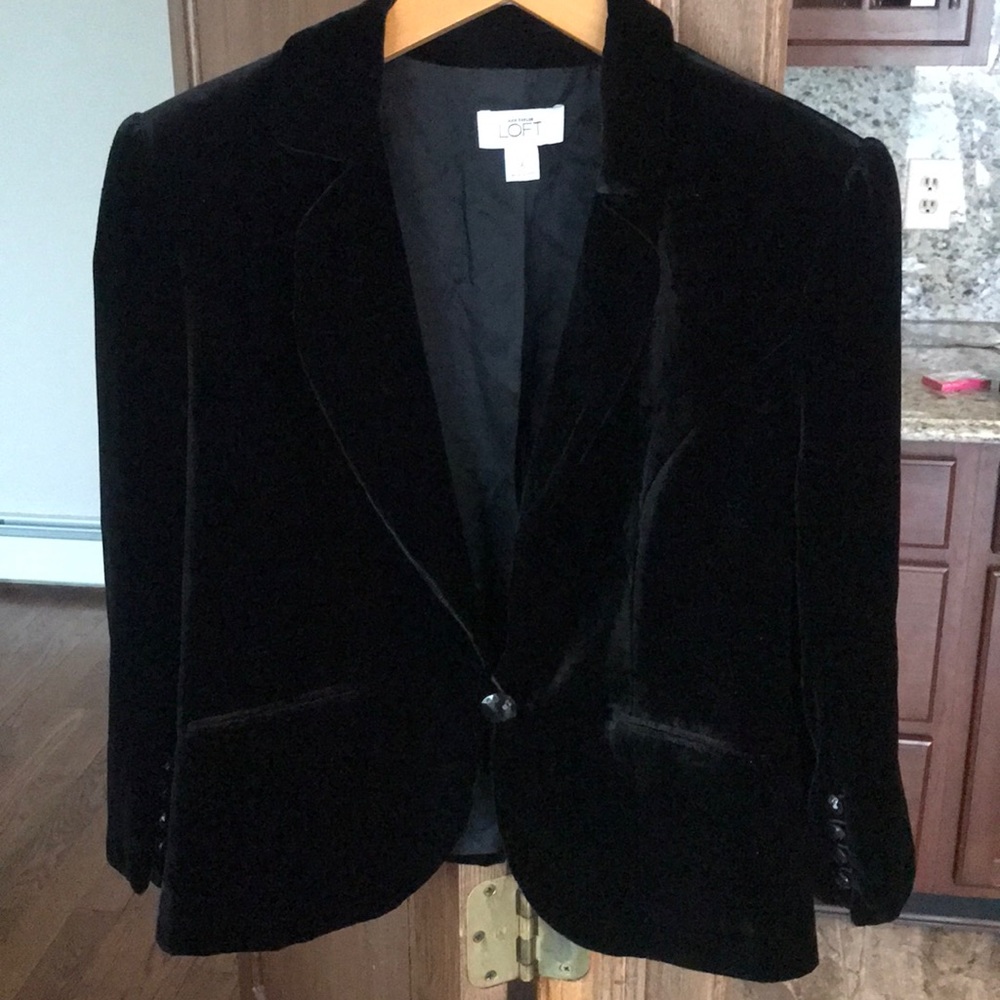 The Loft - Velvet Blazer ✨